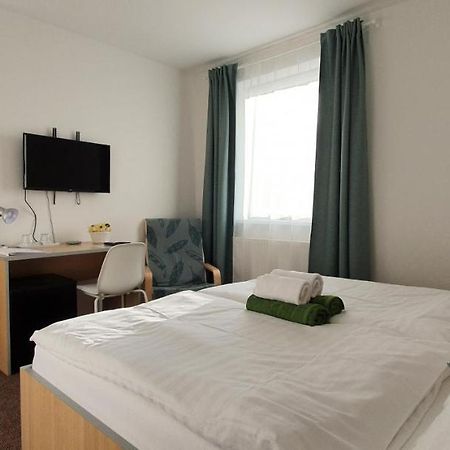 Penzion Amfik Bukovina Popovice  Екстериор снимка