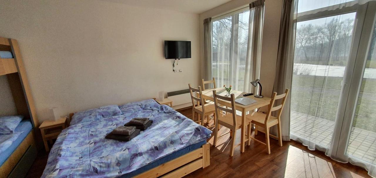 Penzion Amfik Bukovina Popovice  Екстериор снимка