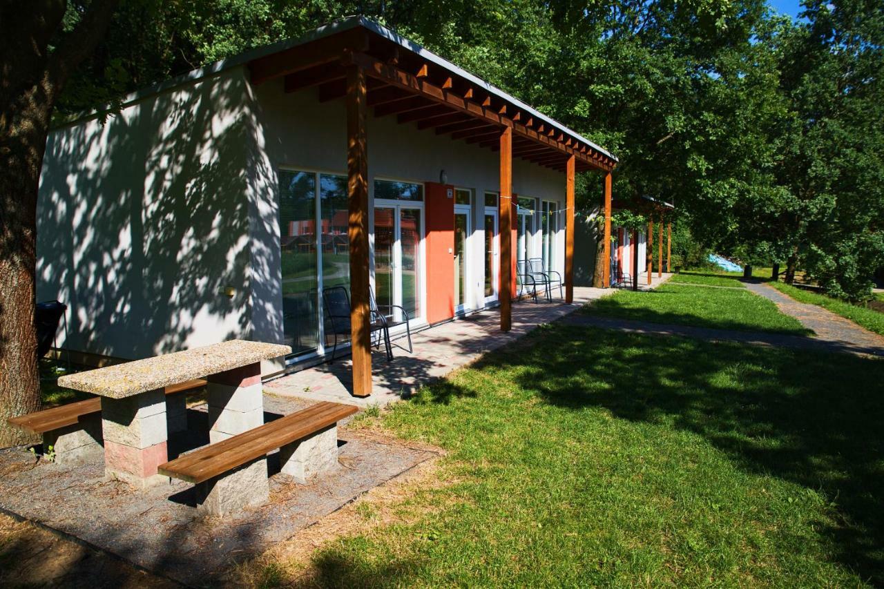Penzion Amfik Bukovina Popovice  Екстериор снимка